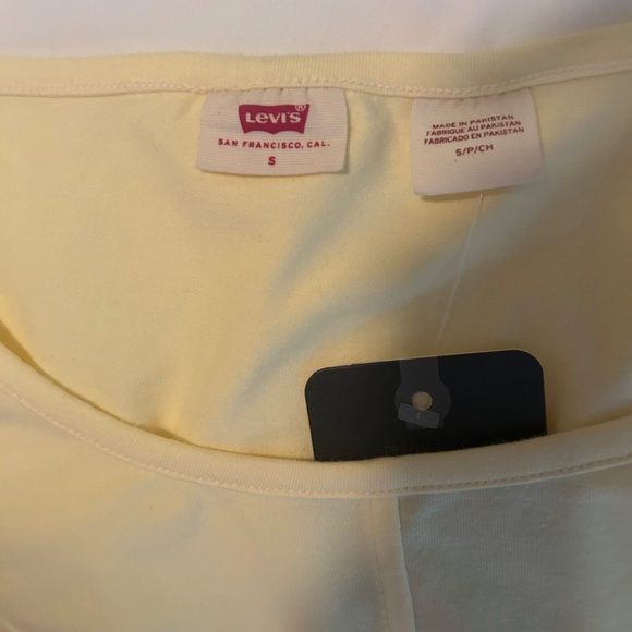 LEVI'S Basic Yellow Tee - Picture 4 of 4